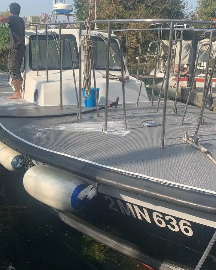 เรือนำร่อง สำหรับขาย