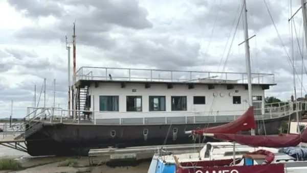 Accommodation barge for sale